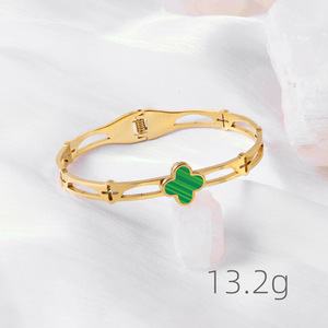 Bracelet Femme en Acier Inoxydable Haut de Gamme Vente en Gros Usine, Plaqué Or Noir, Motif Trèfle à Quatre Feuilles, Ne Ternit Pas - Product Image 6