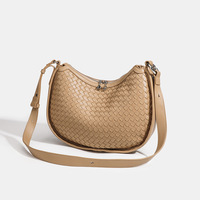 Sac à main tissé de niche, élégant, pour femme, à porter sous le bras, à l'épaule ou en bandoulière, avec fermeture éclair, en forme de croissant