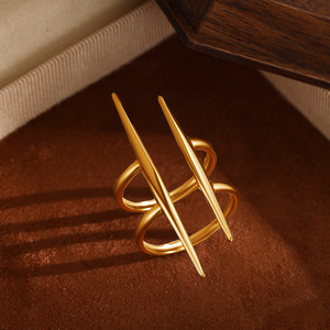 Anillo Abierto de Acero Inoxidable con Gema Clásica, Bañado en Oro de 18K, Diseño Geométrico para Parejas, Compromiso Eterno - Product Image 1