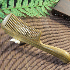 Peine para el cabello de madera de sándalo verde, 19 cm, hecho a mano para uso doméstico, para la población en general - Product Image 3