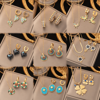 MARONEW PVD Plaqué Or 18 carats Acier Inoxydable Émaillé : Boucles d'oreilles pendantes Œil Turc, Boucles d'oreilles pendantes Trèfle à Quatre Feuilles, Collier Trèfle