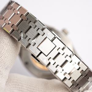 นักออกแบบสุดหรูสร้างสรรค์นาฬิกาข้อมือคริสตัลแซฟไฟร์สุดหรูหรา พร้อมปฏิทินแบบถาวรและคุณสมบัติกันน้ำลึก - Product Image 4