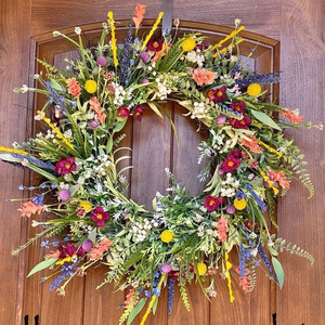 Ghirlanda di Fiori Selvatici Primaverile ed Estiva per Porta d'Ingresso, Ghirlanda Artificiale di Fiori Secchi, Fiori Conservati di Ranuncolo e Piante Verdi - Product Image 1