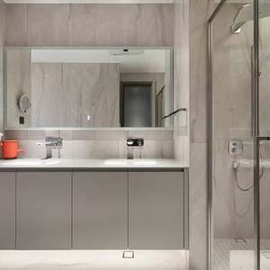 Mueble de Baño de Lujo con Encimera de Mármol, Lavabo Doble, Gabinete de Baño de Piso a Techo, Totalmente Personalizado - Product Image 4