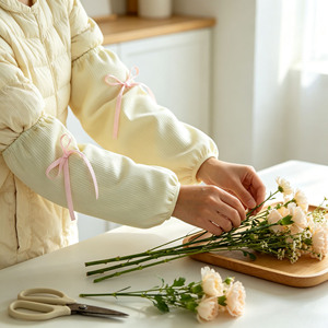Manchons de protection élégants côtelés imperméables et anti-poussière avec poignets élastiques pour femmes, idéaux pour la cuisine, les restaurants, les chefs, le jardinage et la poterie - Product Image 1