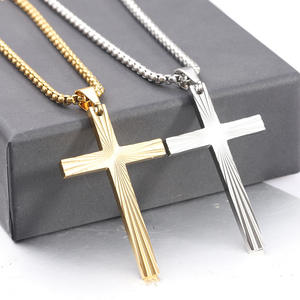 Collier avec pendentif croix vintage rayé en acier inoxydable de 50 mm pour hommes et femmes - Product Image 1