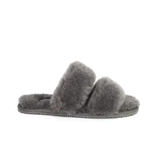 Sandal kulit domba halus alami, sandal selop bulu wol anti selip hangat musim dingin untuk wanita