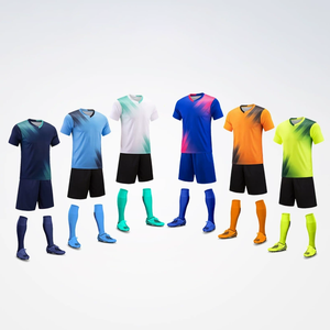 Nuevo Conjunto de Uniforme de Fútbol Personalizado con el Mejor Precio, Camiseta de Fútbol Transpirable con Estampado, Cuello en V, Manga Corta, para Verano - Product Image 1