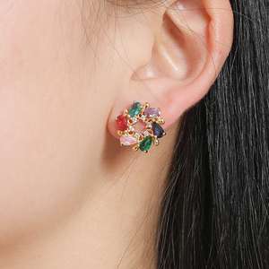 महिलाओं के स्टेनलेस स्टील गुलाब के सोने के पीतल के बालियां बारीक इंद्रधनुष रंग के फूल डिजाइन के साथ सुंदर रंग फूल डिजाइन - Product Image 1