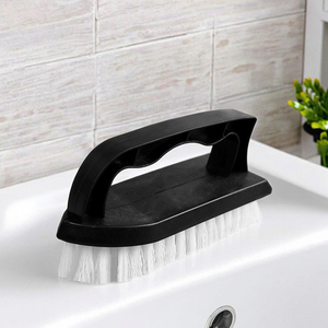 Brosse de nettoyage robuste L-5119 pour casseroles et bols, en forme de fer, avec support en plastique, poils en nylon et PP, pour le nettoyage des sols – Vente directe usine - Product Image 1
