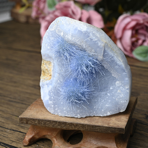 Vente flash : Géode de cristal naturel brut, spécimen minéral en forme de cube avec des pointes bleues, agate de dentelle, pierre brute, décoration d'intérieur Feng Shui - Product Image 3