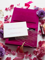 Invitation de mariage en boîte de velours rose fuchsia de luxe feuille d'or monogramme papier plexi matériel gland Invitations en boîte de qualité supérieure