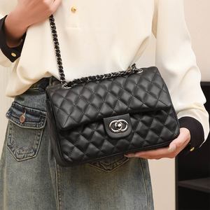 Borsa Classica Trapuntata da <span class=keywords><strong>Donna</strong></span> 2025, <span class=keywords><strong>Piccola</strong></span> Borsa a <span class=keywords><strong>Tracolla</strong></span>/Crossbody in PU con Chiusura a Scatto e Decorazione a Lettere - Borsa di Lusso - Product Image 5