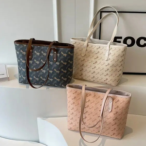 Elegante bolso de hombro de mujer de gran capacidad con estampado vintage con bolso de mano informal - Product Image 1