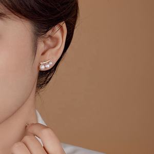 Boucles d'oreilles clous en zircon et perles au design raffiné, nouvelle élégance tendance pour femme, luxe de niche, idée cadeau parfaite - Product Image 3