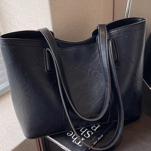 Sac fourre-tout pour femme en PU de grande capacité, relaxant, avec une texture de haute qualité, style tendance, utilisation toute saison - Product Image 5