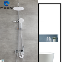 Ensemble de mitigeur de douche chromé MESA pommeau de douche 3 en 1 dans la salle de bain avec robinet