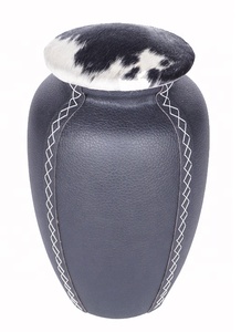 Urne funéraire américaine en cuir noir durable pour cendres humaines - Product Image 2