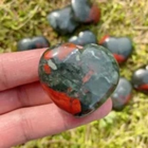 Piedra de la Paz de Corazón Abultado de Heliotropita Africana Pulida Natural, Tallada a Mano, de Cristal de Seftonita, Piedra de Bolsillo para Reiki y Chakras - Product Image 2