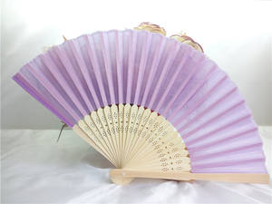 Nuevo Abanico Plegable de Bambú y Seda Personalizado con Diseño Arcoíris de Orgullo - Product Image 2