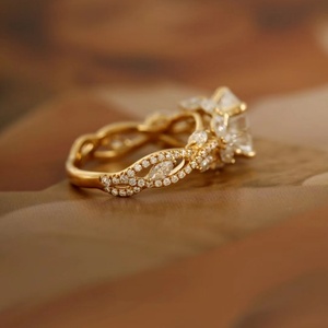 Anillo de Diamante de Laboratorio Personalizado de Lujo en Oro de 14K/18K, 1 Quilate, Corte Redondo con Corte Marquesa Lateral, Estilo Compromiso/Boda, Joyería para Mujer - Product Image 3