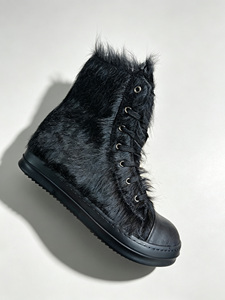 รองเท้าผ้าใบหุ้มข้อสูงแบบผูกเชือก ปลายมน ทำจากขนม้าหลากสี - Product Image 3