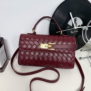 Nouveauté 2026 : Mini sac carré pour femme, sac à main tissé, design de niche haut de gamme style Maillard, sac à bandoulière et sac croisé double usage - Product Image 1