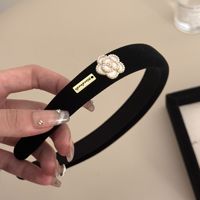 Serre-têtes élégants populaires en camélia, bandeaux coréens en tissu noir et blanc à fleurs, accessoires pour cheveux pour femmes, diadème de camélia