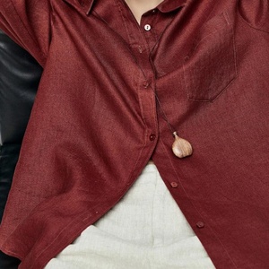 Nouvelle Arrivée Blouse Décontractée Style Rétro à Manches Longues Col en V Chemise Plissée Décontractée en Lin Uni pour Femme - Product Image 3