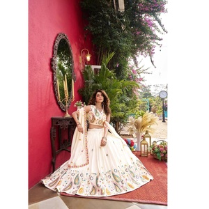 Lehenga Choli para Mujer de Proveedor Indio con Bordado Premium y Diseño Elegante para Fiestas, Disponible a Precio de Exportación - Product Image 1