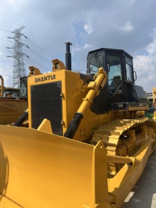 รถดันดินตีนตะขาบ Shantui SD22 สีเหลือง รุ่น SD22 พร้อมชิ้นส่วนเครื่องยนต์หลัก รถดันดิน Shantui SD 32 คุณภาพสูง - Product Image 4