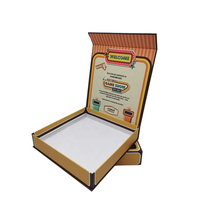 Boîte à puzzle pliable magnétique en carton rigide mat biodégradable avec doublure en éponge en matériaux recyclés noirs