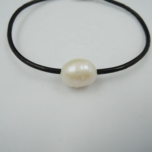 <span class=keywords><strong>Bracciale</strong></span> di <span class=keywords><strong>perle</strong></span> d'acqua dolce 100% natura con cordino in vera pelle. 9-10mm forma di perla ovale, metallo in acciaio inossidabile di alta qualità - Product Image 3