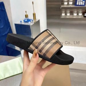 Sandalias de Diseñador con Logotipo Personalizado 2026, Sandalias de Playa de Alta Calidad para Hombre y Mujer, Estilo Casual a Cuadros para Caminar - Product Image 6