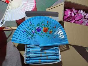 Abanico Español Pintado a Mano en Madera para Decoración Personalizada y Recuerdos de Boda para Regalos a los Invitados - Product Image 3