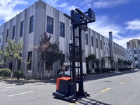 Carrello Elevatore Elettrico con Caricamento Laterale, Alimentato a Batteria al Litio
