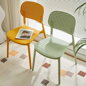 Chaise en plastique empilable avec dossier perforé, chaises de salle à manger colorées en PP, chaises de restaurant pour événements, meubles de salon - Product Image 3