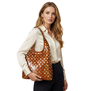 Sac Hobo Vintage en Cuir Marocain Clouté pour Femme - Sac Fourre-tout Magnétique Premium en Cuir Pleine Fleur Or Foncé - Style Punk Y2K - Product Image 3