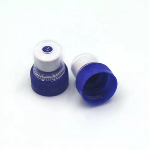 Haute qualité 28mm 30mm 38mm bouchons de bouteilles en plastique personnalisés bouteille d'eau de sport bouchons <span class=keywords><strong>push</strong></span>-<span class=keywords><strong>pull</strong></span> 1810/1881 avec anneau antivol - Product Image 3