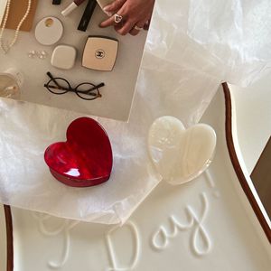 Pinza de Pelo Francesa con Corazón Rojo, Pinza de Pelo Simple de Acrílico, Accesorio para el Cabello de Niña - Product Image 6