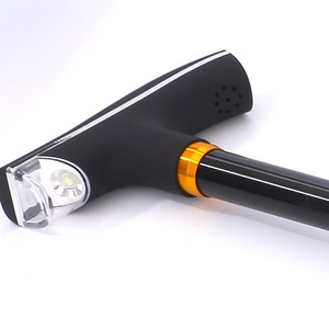 Canne pliante épaissie à quatre pieds avec lumière intégrée, télescopique, pour seniors, en alliage d'aluminium, embout en caoutchouc noir - Product Image 1