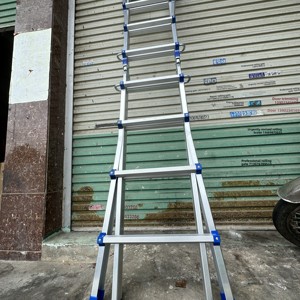 Petite échelle <span class=keywords><strong>de</strong></span> plate-forme <span class=keywords><strong>de</strong></span> travail géante à forte charge télescopique pliante en alliage d'aluminium épaissi antidérapant pour le ménage - Product Image 1