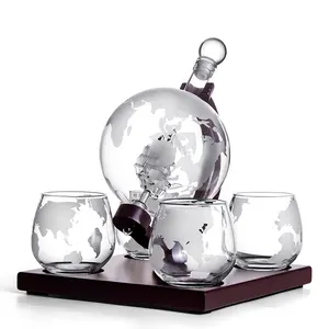 Whisky & Wine Decanter Presentes para Homens & Dad Ship Decanter 1000ml Set com 4 Globe Drinking Glasses