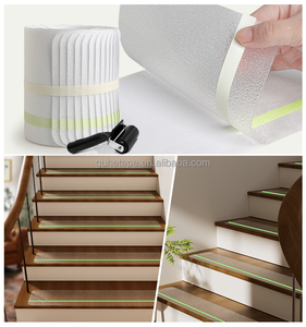 Tracciata antiscivolo da 30 "X 4" con bagliore nella striscia scura, nastro antiscivolo con nastro adesivo alto Non antiscivolo - Product Image 2