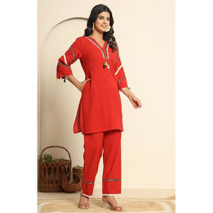 Ensemble coordonné de couleur unie Minimaliste décontracté Deux pièces à porter Ensemble coordonné moderne pour femmes Vêtement quotidien confortable - Product Image 1