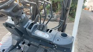 Montacargas Usado Diésel Japonés TCM FD25T3 de 3 Toneladas en Venta - Alta Eficiencia para Uso en Almacenes, Mástil de Tres Etapas - Product Image 3