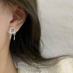 Nouvelles boucles d'oreilles minimalistes exquises avec pendentif nœud, design de niche, <span class=keywords><strong>aiguille</strong></span> en argent, sensation haut de gamme, pour femme, usage quotidien - Product Image 3