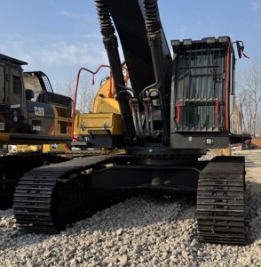 รถขุดตีนตะขาบ Volvo EC480 มือสอง ขนาด 48 ตัน เครื่องยนต์เดิม PLC ความจุบุ้งกี๋ 3.03 เมตร รุ่นปี 2024 ชั่วโมงการใช้งานต่ำ รับประกัน 1 ปี - Product Image 1