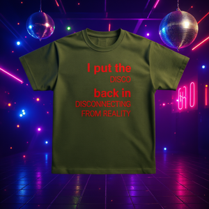 T-shirt con stampa 'I Put The Disco Back In Disconnecting From Reality', maglietta divertente con meme, design ironico e sarcastico - Product Image 3