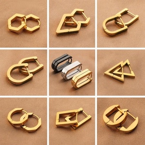 Boucles d'oreilles géométriques triangulaires Huggies en acier inoxydable plaqué or, argent et noir pour hommes et femmes - Product Image 5